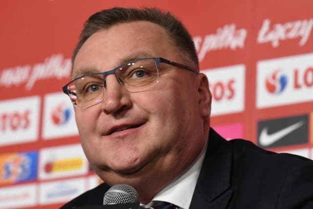 Ile zarabia Michniewicz? Zaskakujące zarobki polskiego trenera w Arabii Saudyjskiej Ile zarabia Michniewicz? Zaskakujące zarobki polskiego trenera w Arabii Saudyjskiej
