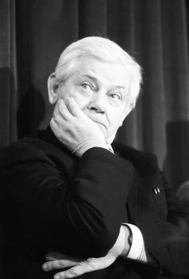 Gdzie urodził się Zbigniew Herbert? Lwów - kolebka poety Gdzie urodził się Zbigniew Herbert? Lwów - kolebka poety